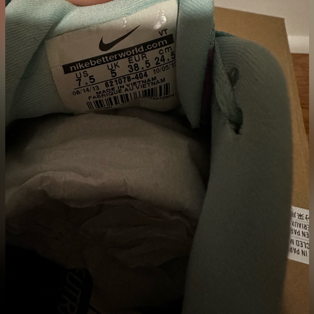 NIKE AIR MAX | SZ 7.5 | Running Shoes - Picture 7 of 7